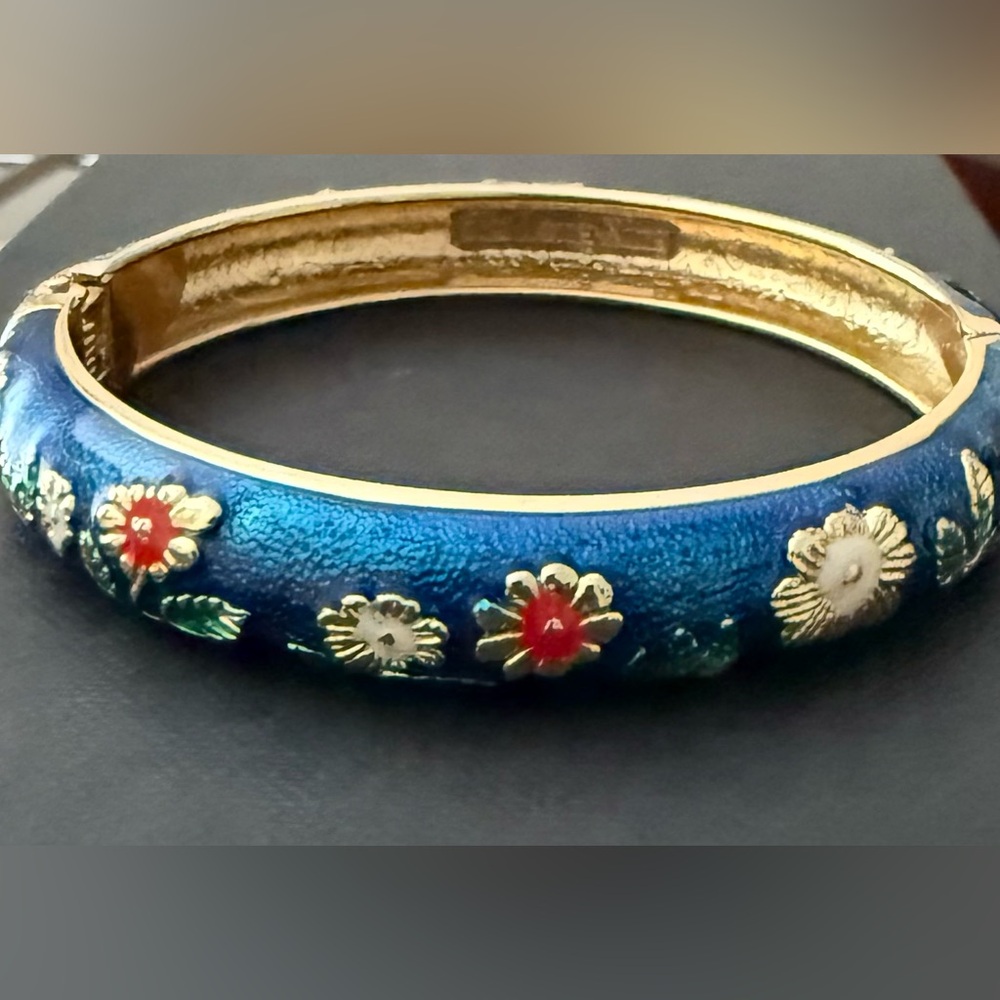 EUC Tommy Bahama (sold at) enameled hinged bracelet with floral design